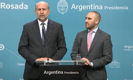 La firma de los acuerdos para que Nación devuelva dinero retenido ilegalmente a Santa Fe, terminó generando los mayores roces entre oficialismo y oposición en la provincia desde la asunción de Omar Perotti. La firma de los acuerdos para que Nación devuelva dinero retenido ilegalmente a Santa Fe, terminó generando los mayores roces entre oficialismo y oposición en la provincia desde la asunción de Omar Perotti.
