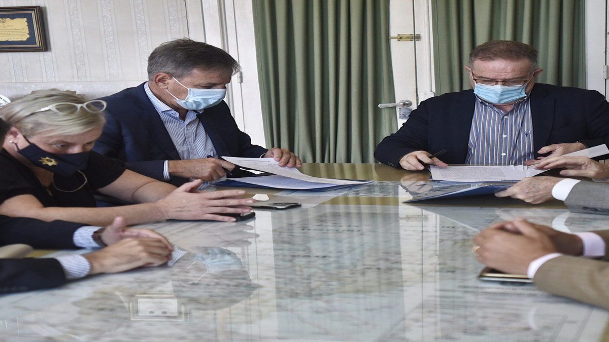 El intendente Emilio Jatón junto al minstro de Seguridad