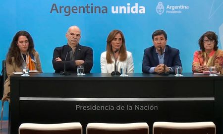 El Gobierno nacional reactiva la Mesa del Plan Argentina contra el Hambre este lunes. El Gobierno nacional reactiva la Mesa del Plan Argentina contra el Hambre este lunes.