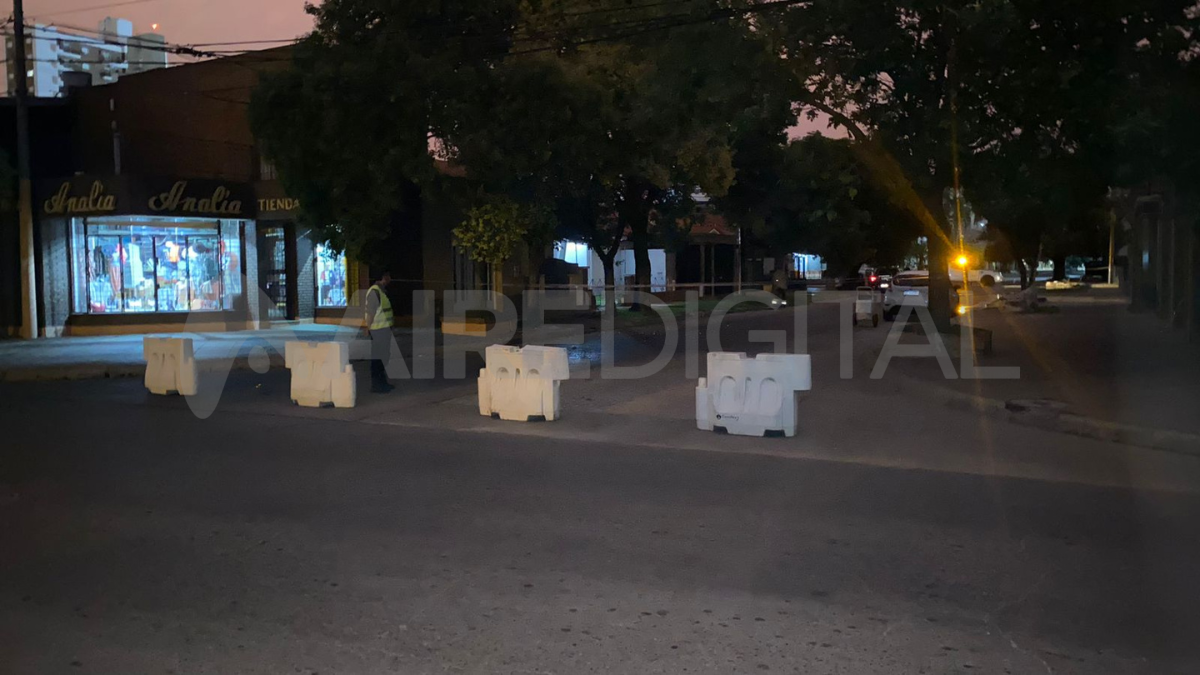 El tránsito sobre 1° de Mayo se encuentra interrumpido.