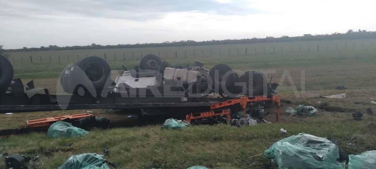 Uno de los testigos del siniestro vial le contó a AIRE que el camionero se habría quedado dormido.