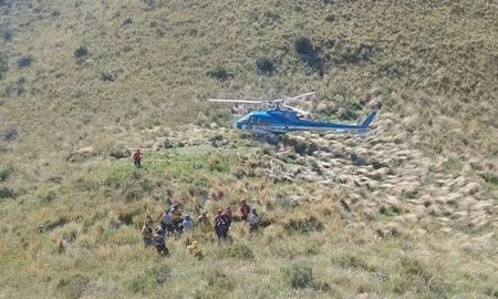 Tres senderistas, fueron rescatados en el Cerro Uritorco y uno de ellos debió ser traslado en helicóptero. Tres senderistas, fueron rescatados en el Cerro Uritorco y uno de ellos debió ser traslado en helicóptero.