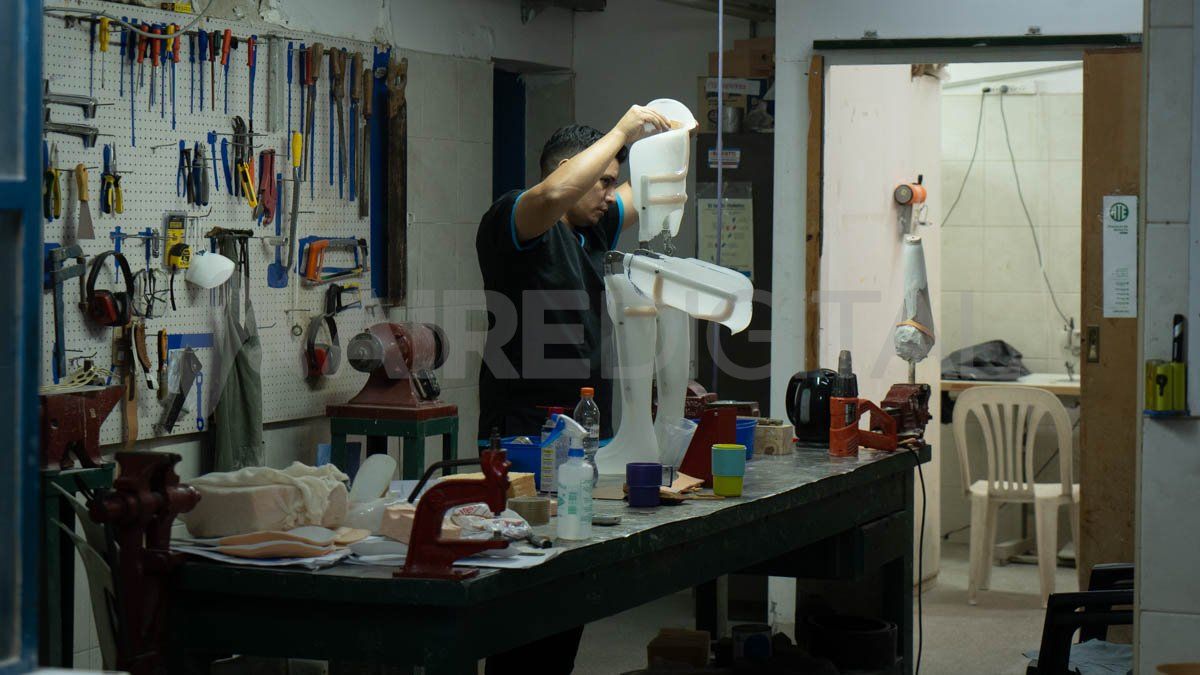 Una de las áreas más destacadas es el taller de órtesis y prótesis, único en la provincia de Santa Fe. Una de las áreas más destacadas es el taller de órtesis y prótesis, único en la provincia de Santa Fe.