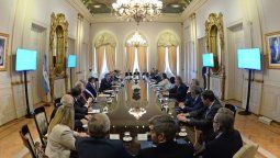 Los dos temas que negocian Macri y los gobernadores para alcanzar un acuerdo Los dos temas que negocian Macri y los gobernadores para alcanzar un acuerdo