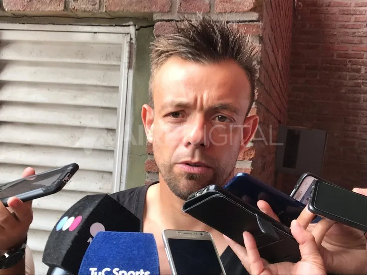Leonardo Burián confirmó que se queda en Colón hasta fin de año.