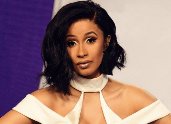 Cardi B defiende las cirugías plásticas y causa revuelo en las redes