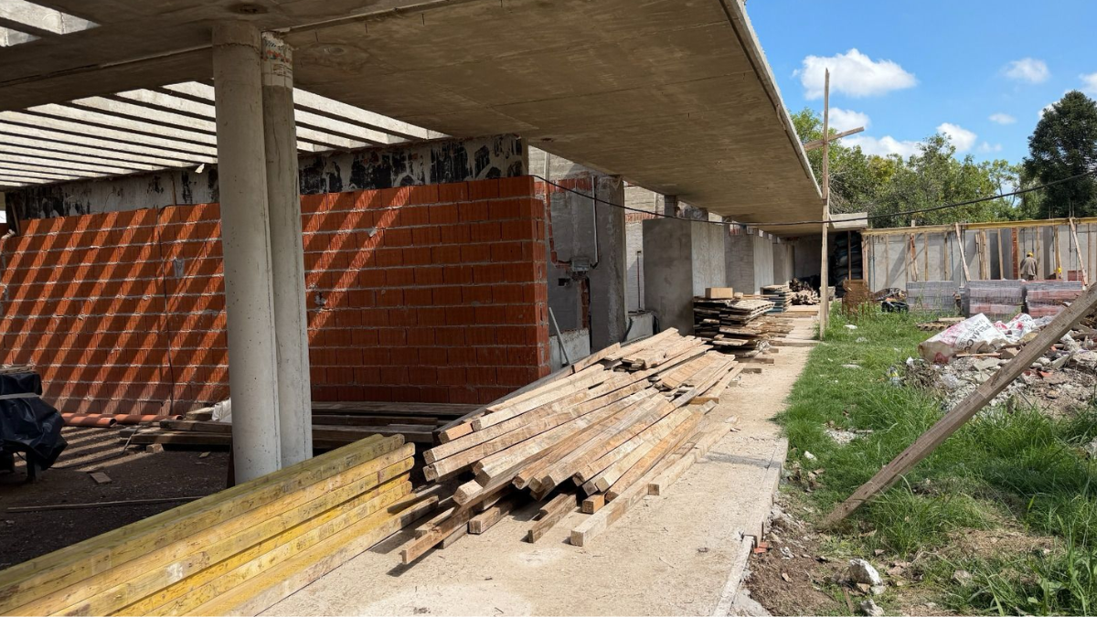 Foto de la construcción del nuevo edificio para la Escuela 