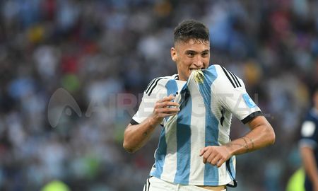 Alejo Véliz se adueño del puesto de delantero titular de la Selección Argentina en el Mundial Sub 20. Alejo Véliz se adueño del puesto de delantero titular de la Selección Argentina en el Mundial Sub 20.