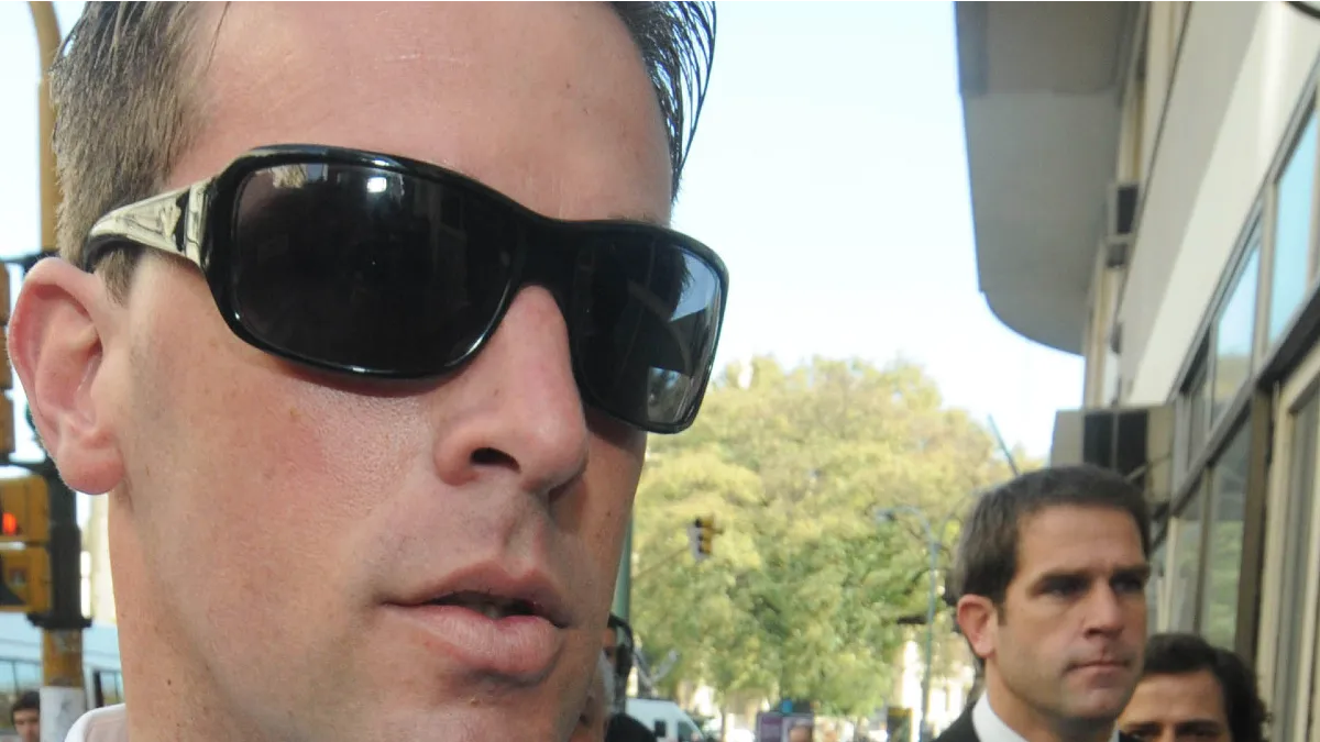 Alan (der) y William (izq) Schlenker , exlíderes de la barra brava de River. Foto: NA.