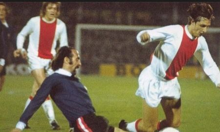 johan cruyff y su visita al ?doble visera?: a 47 anos de su unico partido en argentina johan cruyff y su visita al ?doble visera?: a 47 anos de su unico partido en argentina