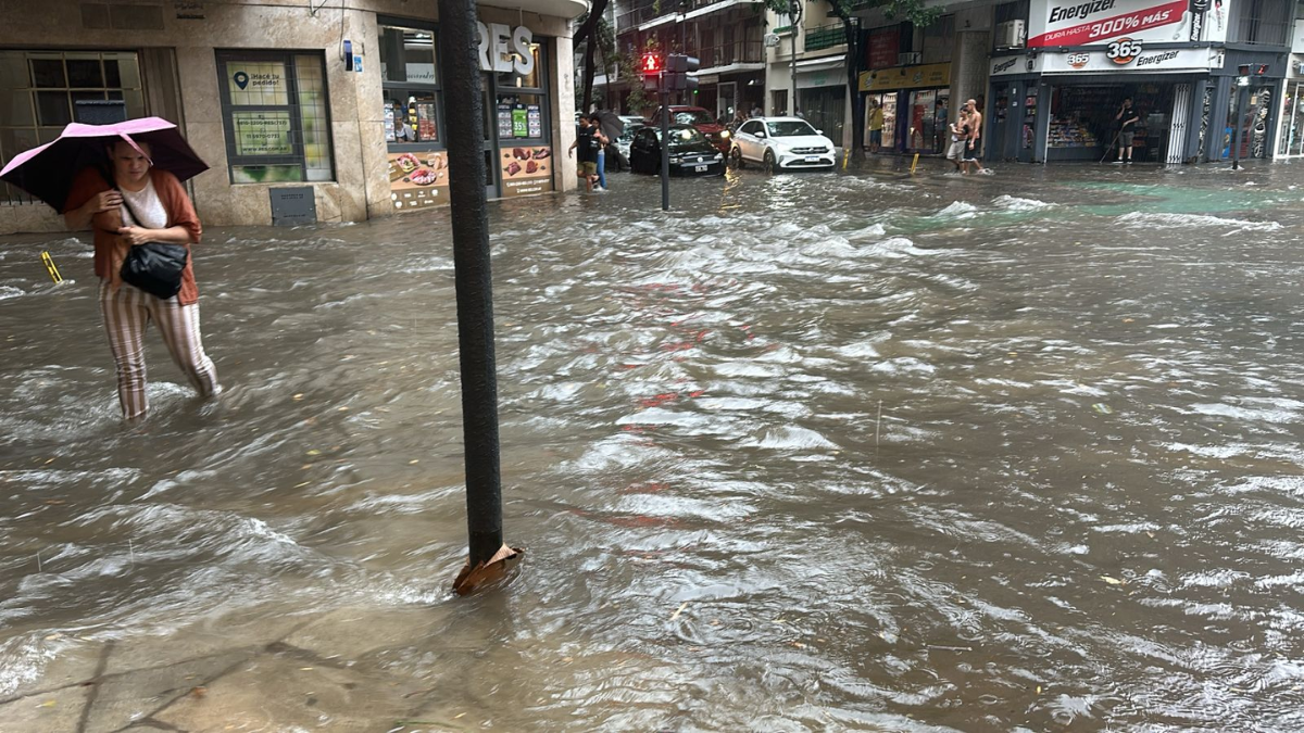 Las intensas lluvias en Buenos Aires dejaron las calles