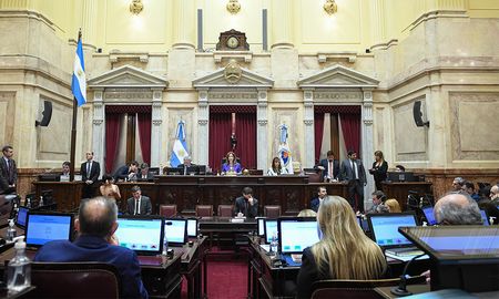 El Senado de la Nación debatirá este miércoles, en sesión especial, el decreto que pone en funciones a los nuevos integrantes del Consejo de la Magistratura. El Senado de la Nación debatirá este miércoles, en sesión especial, el decreto que pone en funciones a los nuevos integrantes del Consejo de la Magistratura.