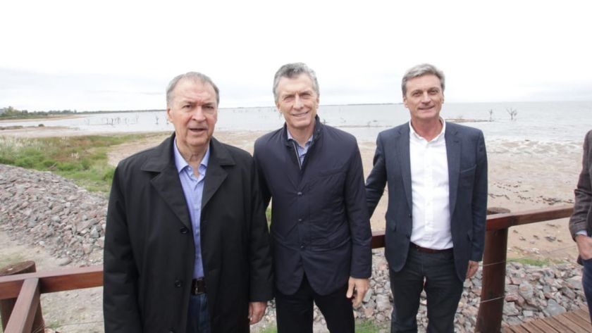 Macri pidió “bajar los gastos de la política”