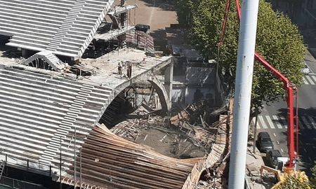 Se derrumbó una tribuna del estadio de Ferro. Se derrumbó una tribuna del estadio de Ferro.
