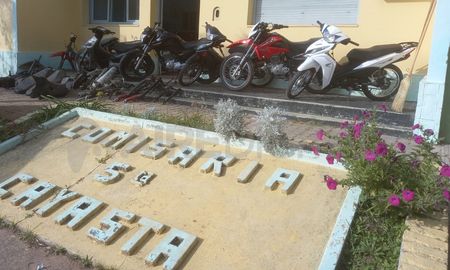 Las motos y autopartes fueron trasladadas a la Comisaría de la localidad del departamento Garay. Las motos y autopartes fueron trasladadas a la Comisaría de la localidad del departamento Garay.