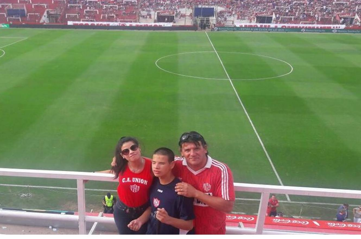 Luis Marzo en la cancha de Unión. Luis Marzo en la cancha de Unión.