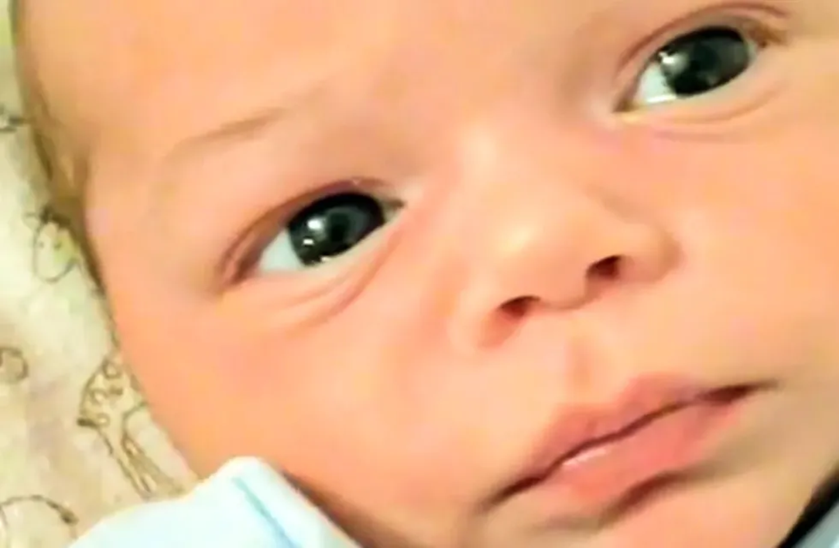 Curioso: un bebé cambia de color de ojos según su emoción