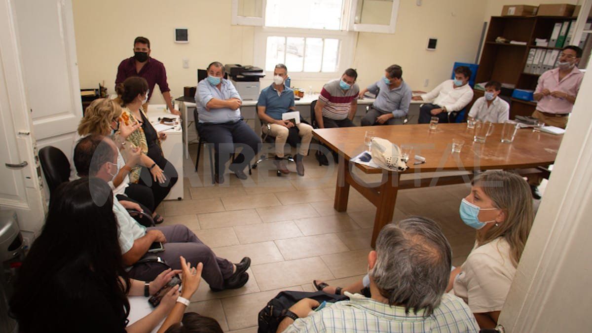 De la reunión participaron la ministra Sonia Martorano, la subsecretaria de Equidad en Salud, Romina Carrizo, el director de Tercer Nivel de Atención, Rodrigo Mediavilla y los directores de los hospitales de Santa Fe.
