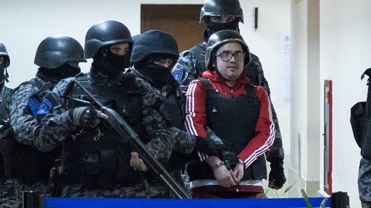 En la investigación aparecen otros delitos, como tráfico de drogas y tenencia ilegal de armas. En la investigación aparecen otros delitos, como tráfico de drogas y tenencia ilegal de armas.