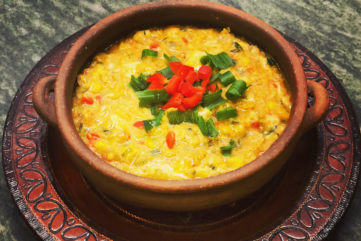 La humita es un plato delicioso a base de maíz que puede hacerse fácilmente en casa.