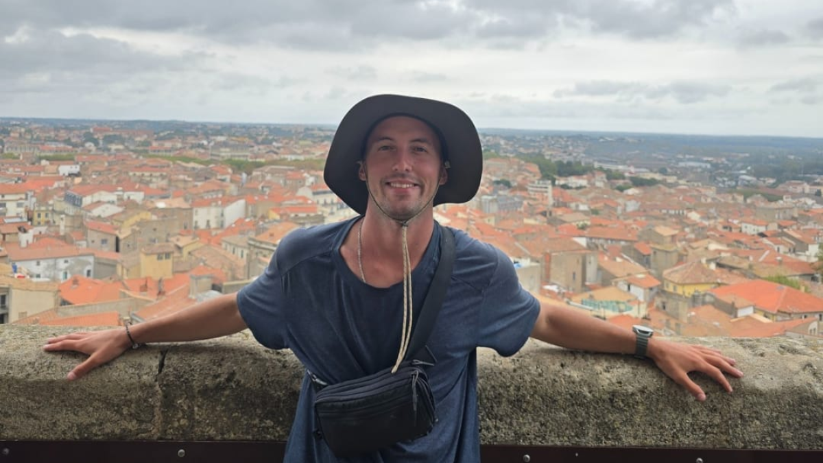 La historia de un joven santafesino que está recorriendo el camino de Santiago de Compostela desde Roma