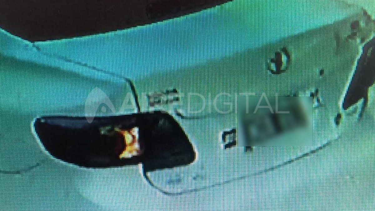 El auto fue utilizado como método de escape para los ladrones y quedó grabado en una cámara de la zona. 