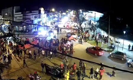 Las cinco esquinas en Santo Tomé fue el punto de encuentro elegido para celebrar el triunfo de Colón. Las cinco esquinas en Santo Tomé fue el punto de encuentro elegido para celebrar el triunfo de Colón.