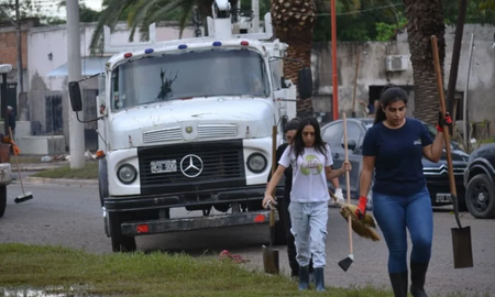 El agua comenzó a bajar en la localidad tucumana y las familias retornan para evaluar daños y rescatar pertenencias.&nbsp;