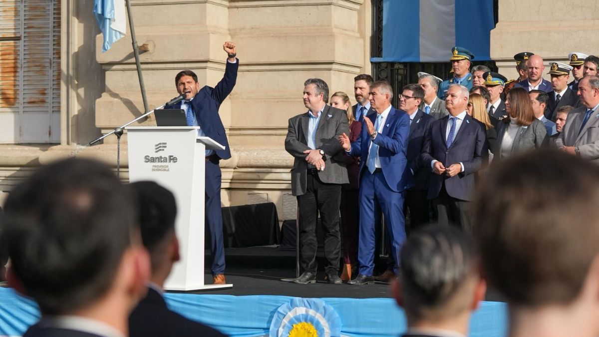 El mandatario sostuvo además que “la Revolución de Mayo nos dejó una enseñanza profunda: las transformaciones verdaderas requieren valentía.&nbsp;