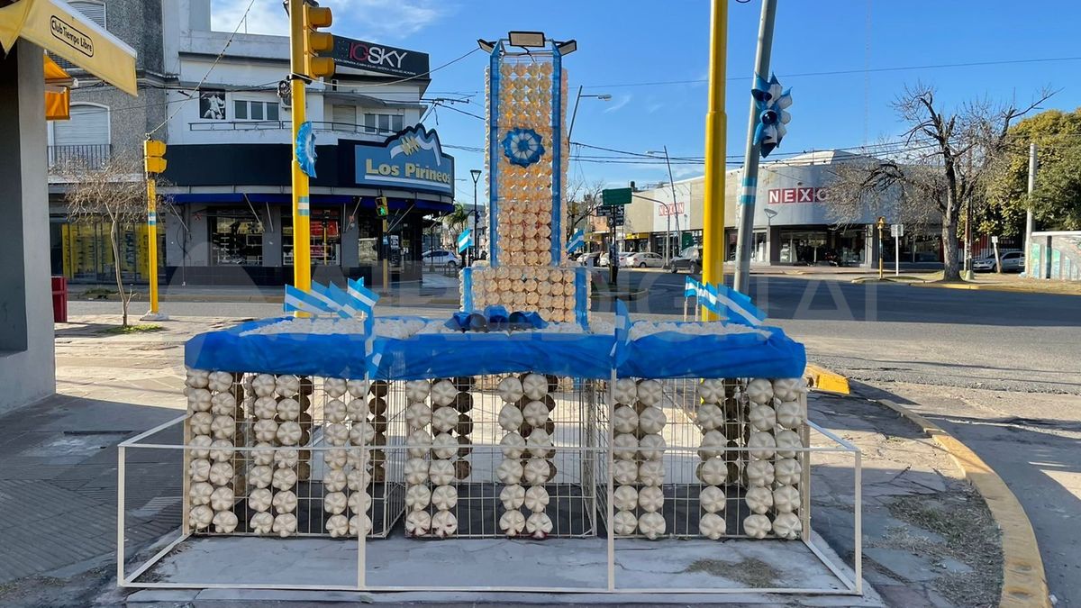La estructura fue ubicada en las cinco esquinas de la ciudad de Santo Tomé.