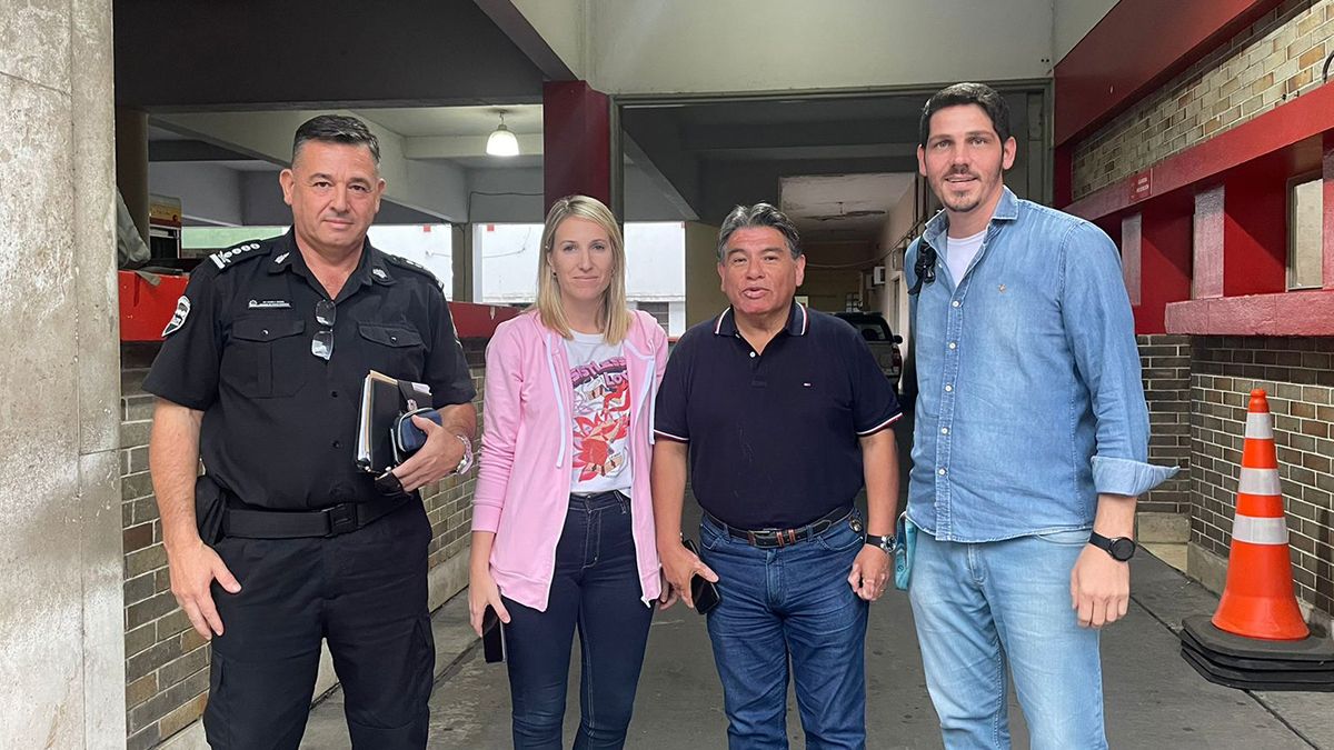 Del encuentro participaron autoridades provinciales, de la Municipalidad de Santo Tomé, de Santa Fe, de Protección Civil, el subjefe de la policía y el Jefe de la Policía Vial. Del encuentro participaron autoridades provinciales, de la Municipalidad de Santo Tomé, de Santa Fe, de Protección Civil, el subjefe de la policía y el Jefe de la Policía Vial.