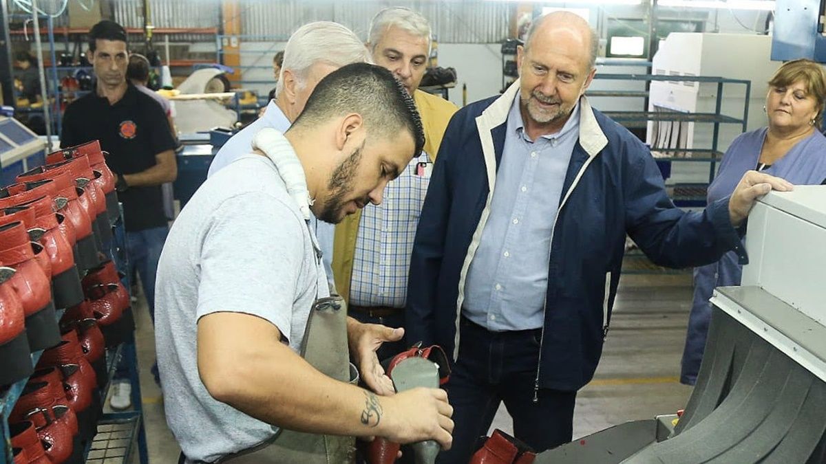 Mientras se logra la recuperación, Perotti dijo que hay que cuidar que no se detenga la actividad de las empresas en marcha. Mientras se logra la recuperación, Perotti dijo que hay que cuidar que no se detenga la actividad de las empresas en marcha.