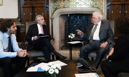 Alberto Fernández se reunió esta mañana en Casa Rosada con el titular de la cartera sanitaria nacional, Ginés González García. Alberto Fernández se reunió esta mañana en Casa Rosada con el titular de la cartera sanitaria nacional, Ginés González García.