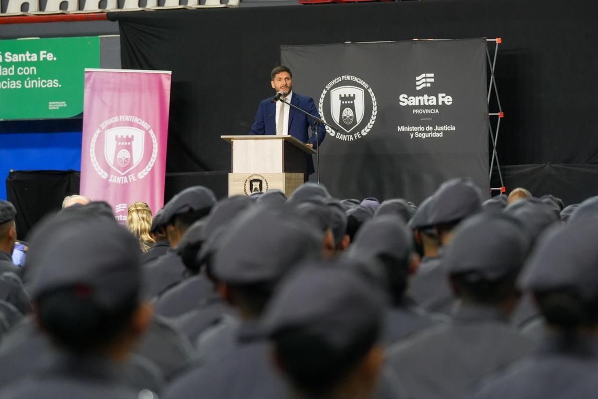 Pullaro encabezó&nbsp;el acto de egreso de 589 suboficiales de la Escuela Penitenciaria de la Unidad N° 7 en Santa Fe.