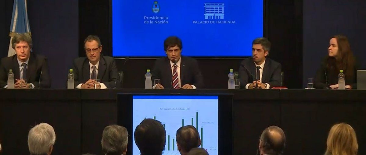 Lacunza anunció nuevas medidas: “Propusimos al FMI reperfilar los vencimientos de deuda”