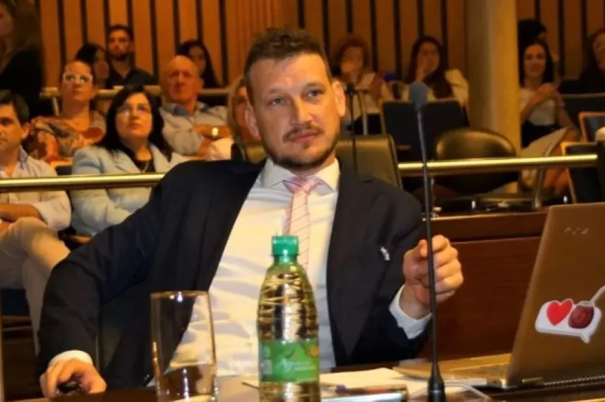 Renuncia de Germán Kiczka y su defensa pública. Renuncia de Germán Kiczka y su defensa pública.