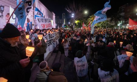 Con gran convocatoria, la marcha en defensa a las universidades se desarrolló en la UNL.