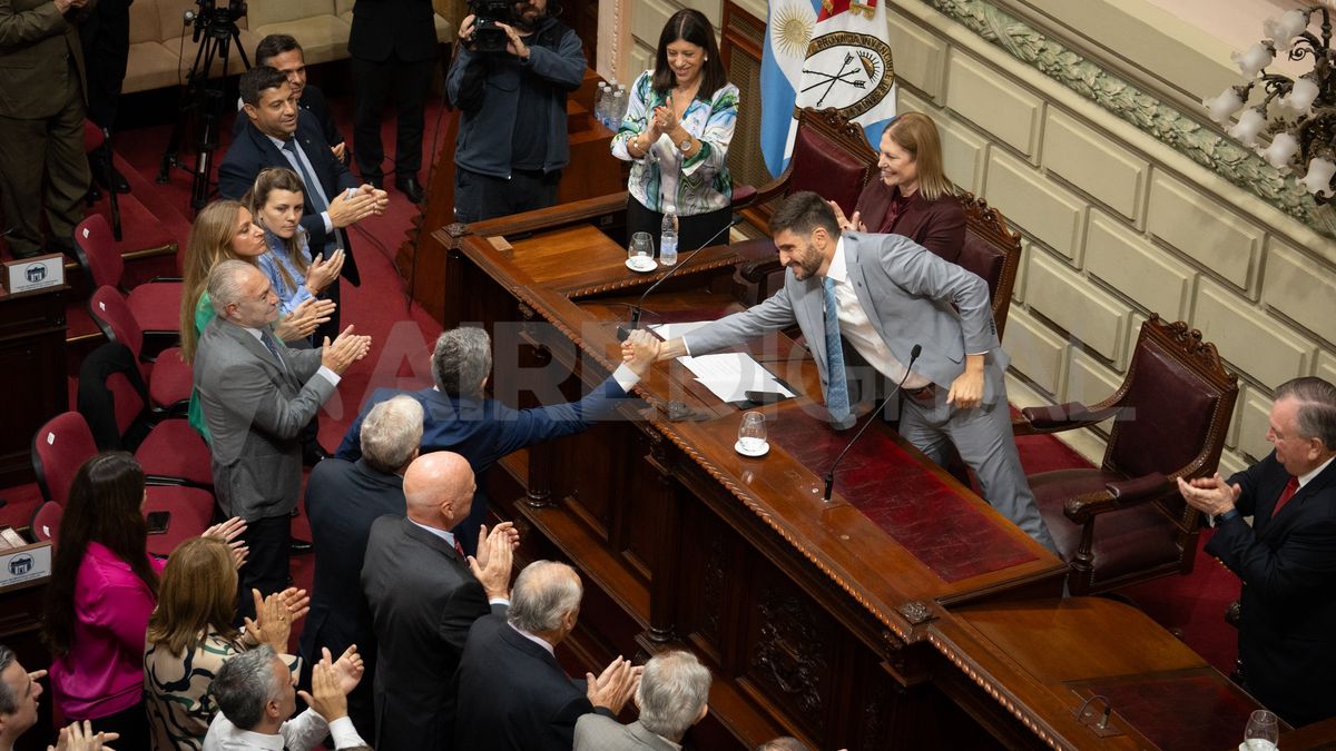 Maximiliano Pullaro será el último gobernador que brindará su discurso de apertura de sesiones ordinarias en la Legislatura un 1 de mayo. Maximiliano Pullaro será el último gobernador que brindará su discurso de apertura de sesiones ordinarias en la Legislatura un 1 de mayo.