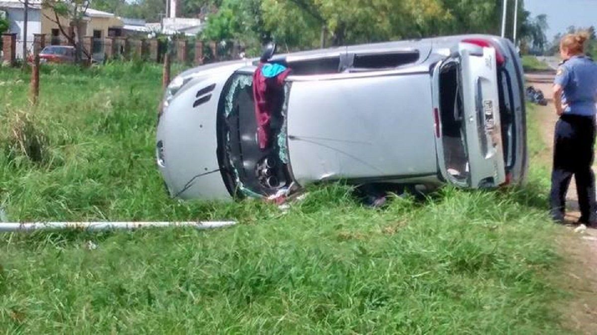 En aquel robo al pueblo del interior santafesino uno de los delincuentes murió tras volcar su auto y tirotearse con la policía en Coronda.&nbsp;