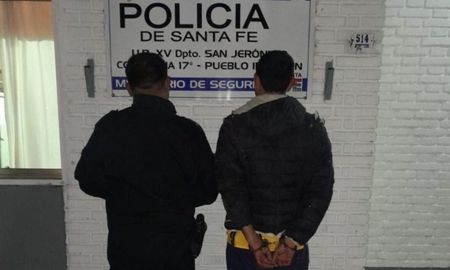 Un jugador de la Liga Galvense de fútbol fue aprehendido por golpear a un árbitro. Un jugador de la Liga Galvense de fútbol fue aprehendido por golpear a un árbitro.