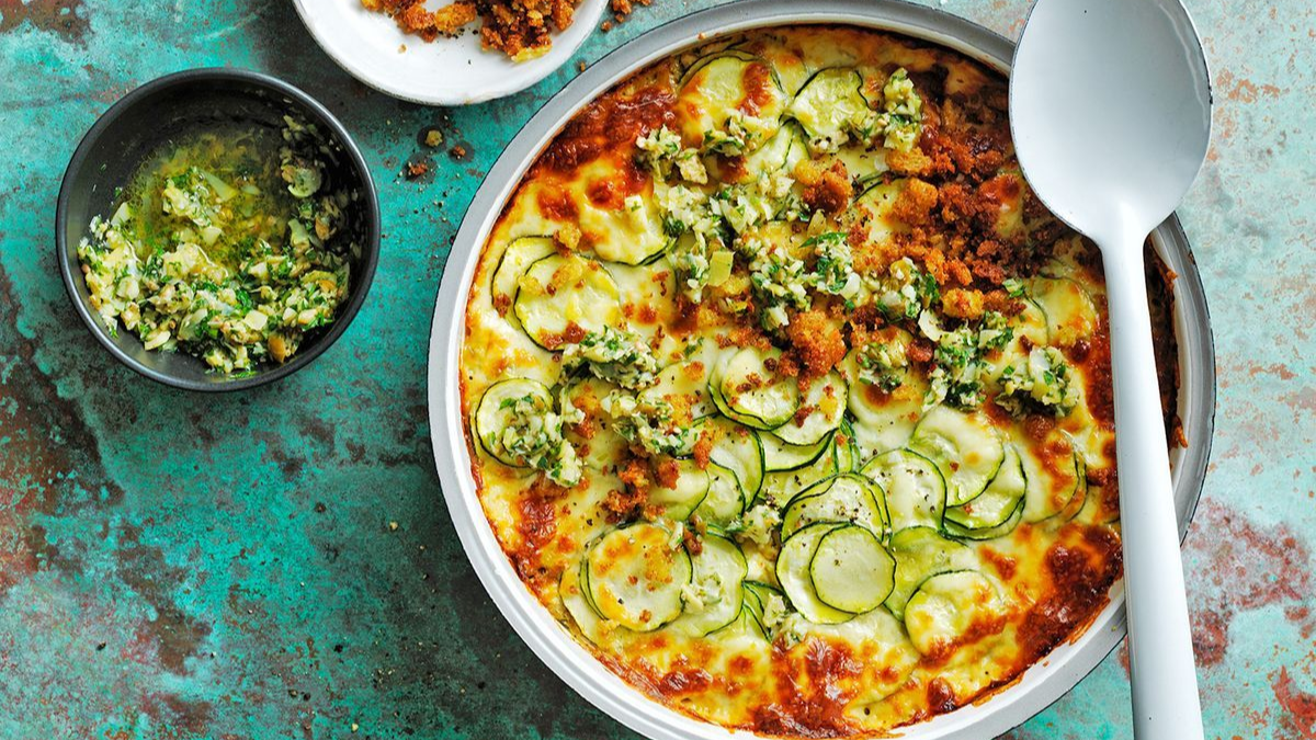 El gratín de zucchini es una opción ideal para incorporar verduras a tu dieta. El gratín de zucchini es una opción ideal para incorporar verduras a tu dieta.