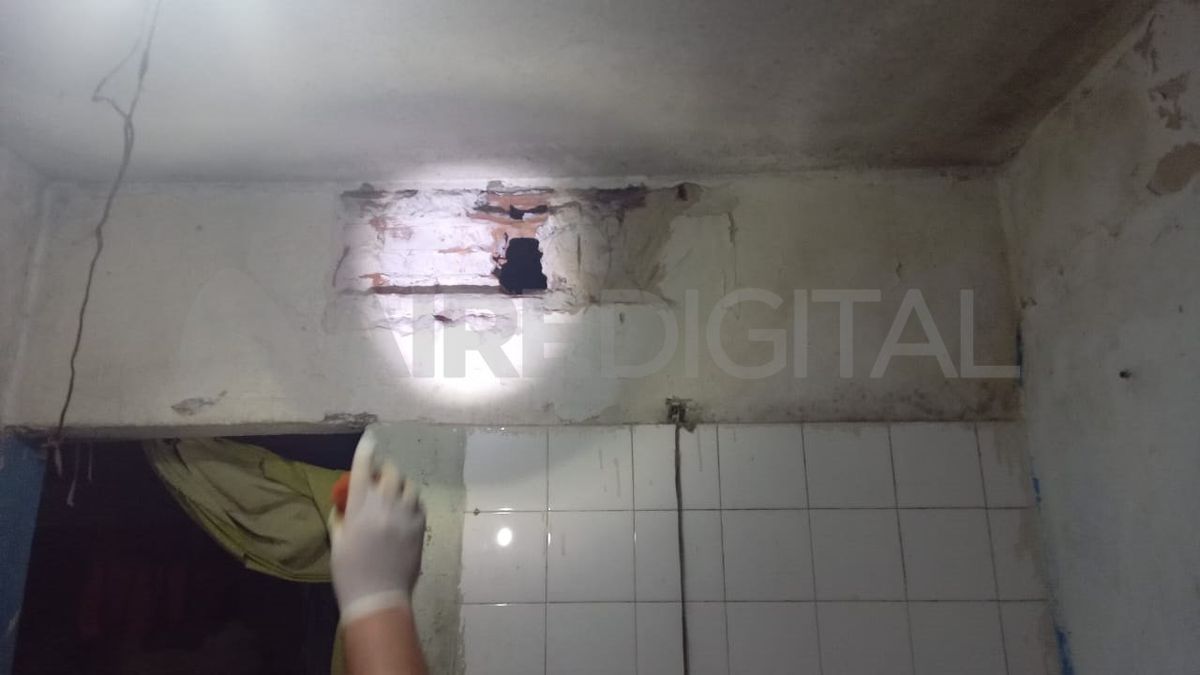 Otro de los boquetes que descubrieron los agentes de requisa. Otro de los boquetes que descubrieron los agentes de requisa.