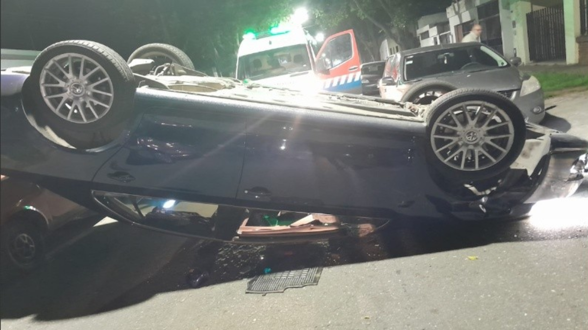 Un hombre detenido en Rosario tras atropellar a su expareja y volcar con el auto.&nbsp;
