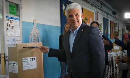 La lista de Claudio Poggi, actual gobernador de San Luis, se impone en las elecciones de la provincia. La lista de Claudio Poggi, actual gobernador de San Luis, se impone en las elecciones de la provincia.