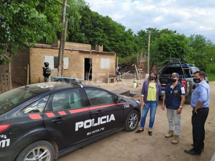 La foto corresponde a uno de las once allanamientos. En este caso, en una chatarrería de Santo Tomé