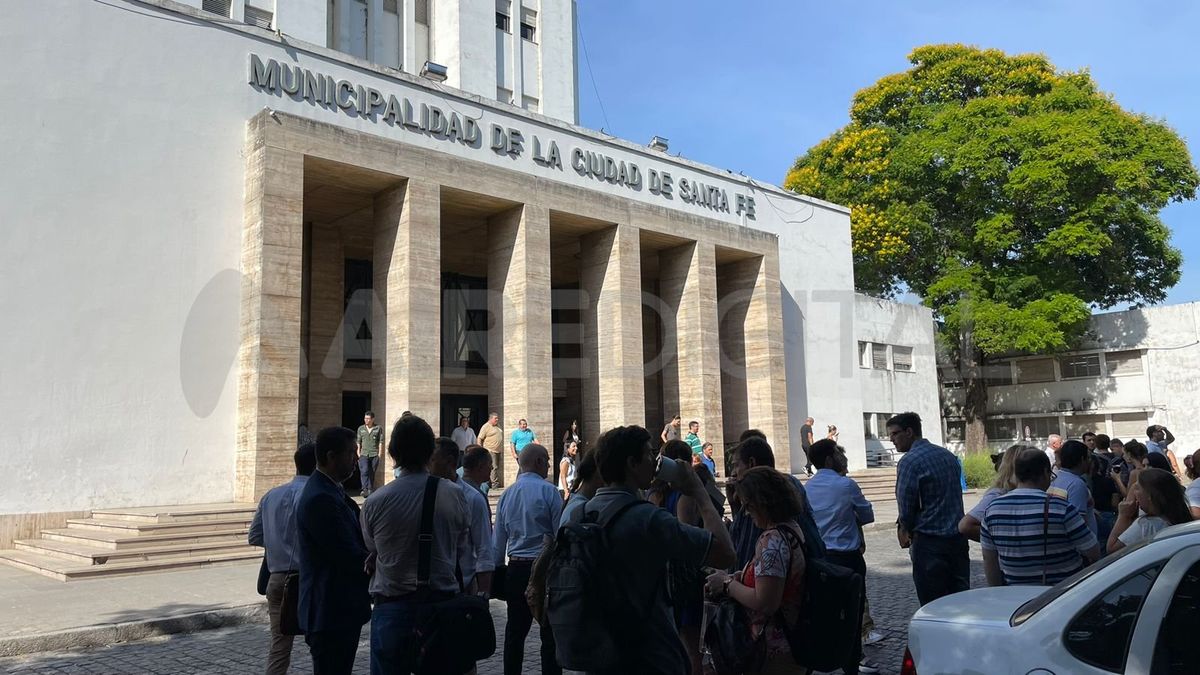 Por una amenaza de bomba, evacuaron la Municipalidad y el Concejo de Santa Fe