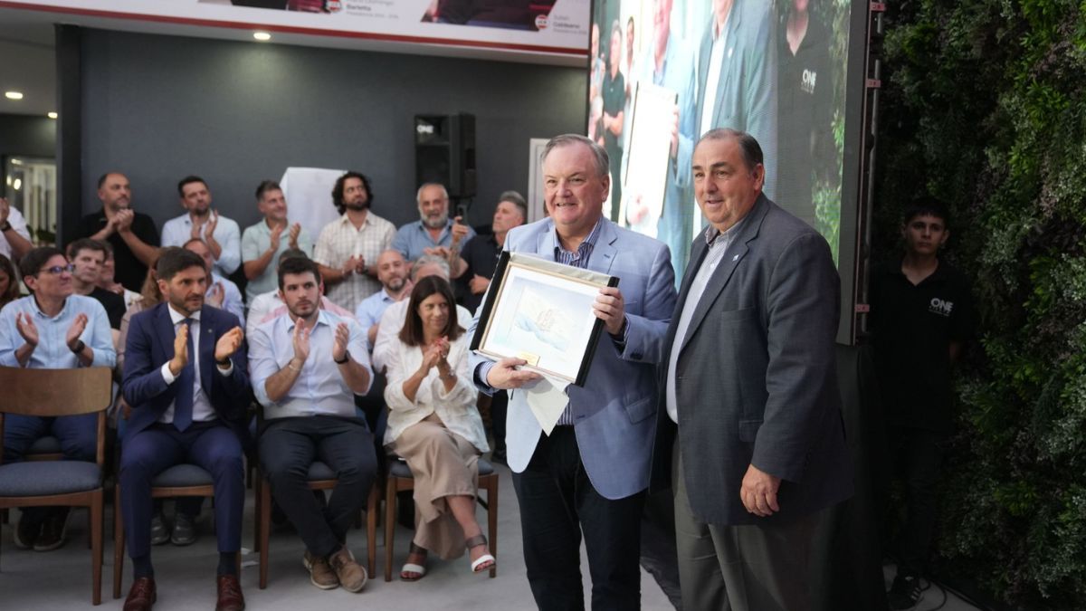 El intendente de Santa Fe Juan Pablo Poletti también estuvo en el encuentro. El intendente de Santa Fe Juan Pablo Poletti también estuvo en el encuentro.