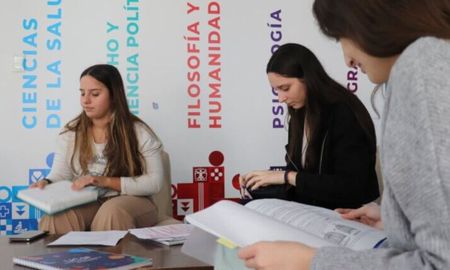 El Ciclo de Licenciatura en Filosofía es una carrera corta para egresados de carreras terciarias afines, con cursado híbrido y condensado en los viernes y sábados. El Ciclo de Licenciatura en Filosofía es una carrera corta para egresados de carreras terciarias afines, con cursado híbrido y condensado en los viernes y sábados.