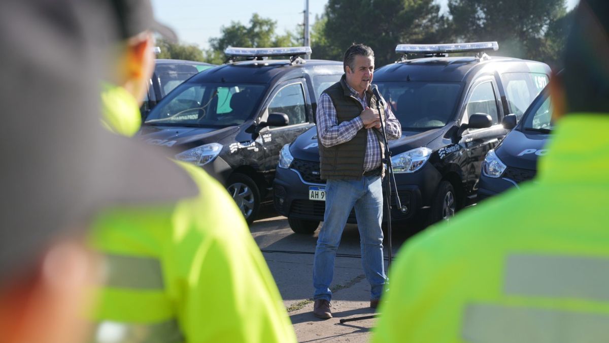 Cococcioni destacó que los móviles entregados en esta jornada fueron adquiridos “con la administración propia de la APSV". Cococcioni destacó que los móviles entregados en esta jornada fueron adquiridos “con la administración propia de la APSV". 