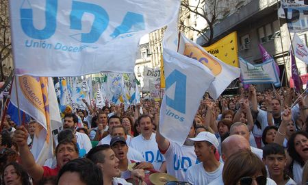 La seccional Santa Fe de UDA informó este jueves su rechazo a la propuesta salarial del gobierno provincial. La seccional Santa Fe de UDA informó este jueves su rechazo a la propuesta salarial del gobierno provincial.